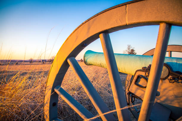 tramonto su un cannone a gettysburg - gettysburg national military park foto e immagini stock