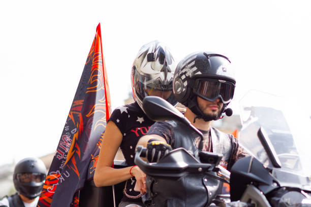 procesión de carnaval "me encanta dnipro". desfile de motociclistas en motocicletas. carnaval. ucrania, dnipro, 14 de septiembre de 2019 - harley davidson engine motorcycle style fotografías e imágenes de stock