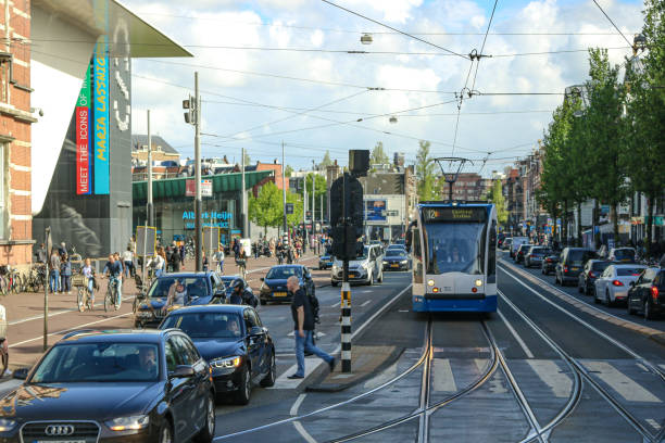 vicino al museo stedelijk di amsterdam, paesi bassi - cable car railroad track creativity tramway foto e immagini stock