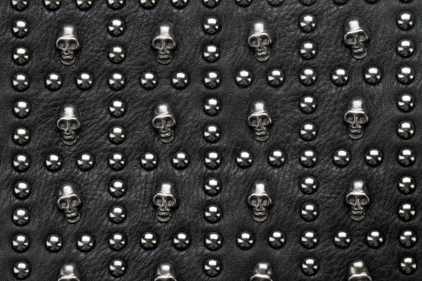 fondo de roca abstracta de cuero negro con remaches metálicos - metal stud fotografías e imágenes de stock