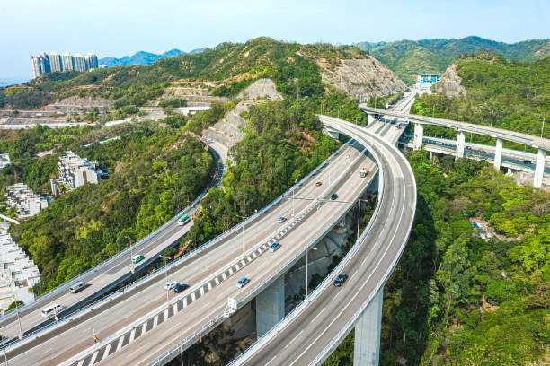 mehrspurige autobahn in ting kau, hongkong - driving industry land vehicle multiple lane highway stock-fotos und bilder