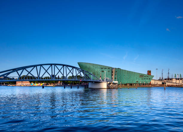 museo de ciencias nemo en amsterdam, países bajos - nemo museum fotografías e imágenes de stock