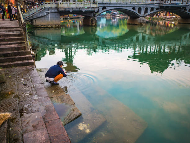 Unacquainted people with Scenery view of fenghuang old town .phoenix ancient town or Fenghuang County is a county of Hunan Province, China fenghuang,Hunan/China-16 October 2018:Unacquainted people with Scenery view of fenghuang old town .phoenix ancient town or Fenghuang County is a county of Hunan Province, China fenghuang county photos stock pictures, royalty-free photos & images