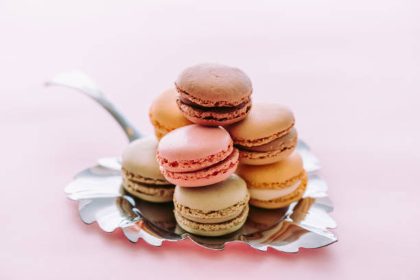 freshly brought macarons from the bakery - brownie tea afternoon tea scone imagens e fotografias de stock