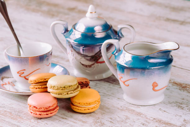 freshly brought macarons from the bakery - brownie tea afternoon tea scone imagens e fotografias de stock