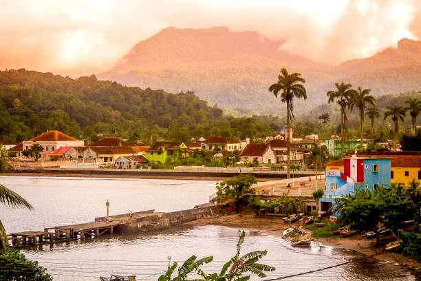 закат в санто-антонио, столице принсипи - sao tome and principe стоковые фото и изображения