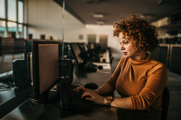 It Persoon 820+ It Person Profile Stock Photos, Pictures & Royalty-Free Images ...