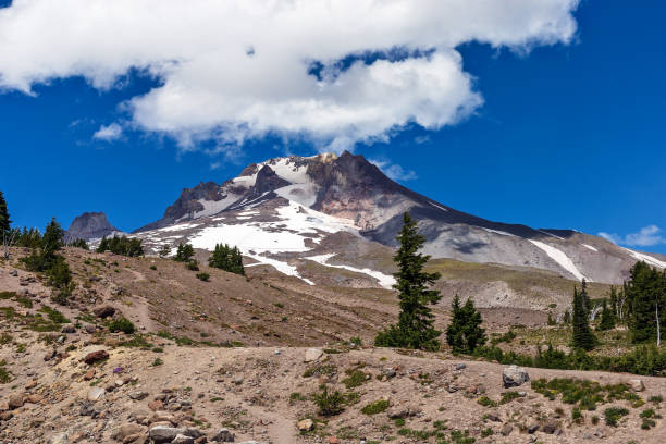 istock Mount Hood, Oregon scenic landscape 1203654103