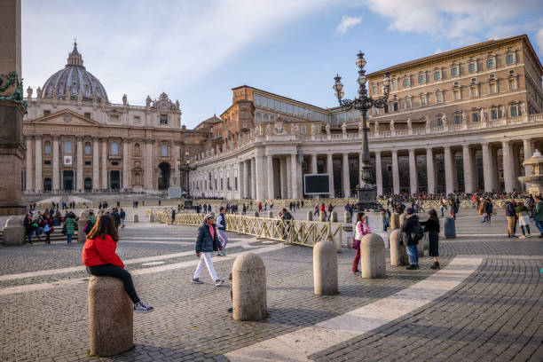 로마의 석양을 바라보며 성 베드로 대성당 광장의 전경 - statue st peters basilica fountain state of the vatican city 뉴스 사진 이미지