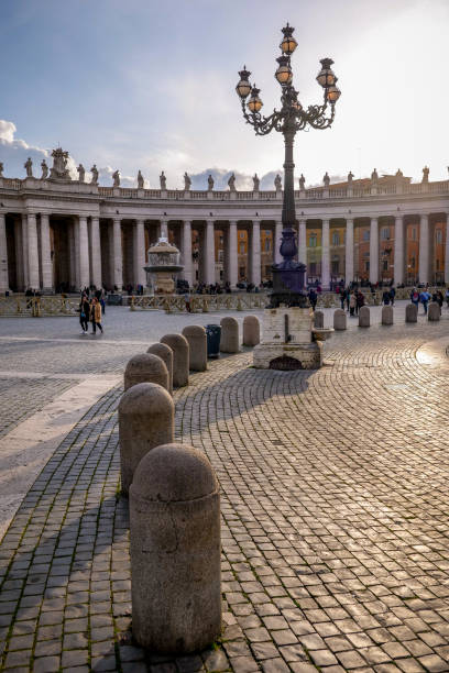 로마의 석양을 바라보며 성 베드로 대성당 광장의 전경 - statue st peters basilica fountain state of the vatican city 뉴스 사진 이미지
