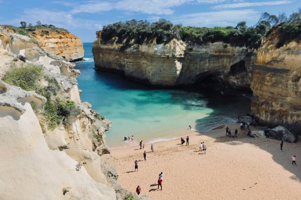 great ocean road, australia - formazioni calcaree london arch foto e immagini stock