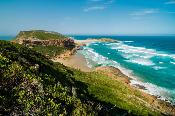 robberg nature reserve wonderful beach and indian ocean waves from above. garden route beaches, near plettenberg bay. robberg peninsula, south africa beach. wilderness beautiful landscapes - south africa coastline sea wave imagens e fotografias de stock