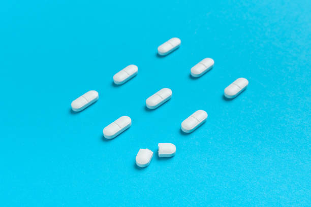 istock Film coated white oval pills 1203747368