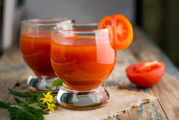 jus de tomate - tomato juice drink celery juice photos et images de collection