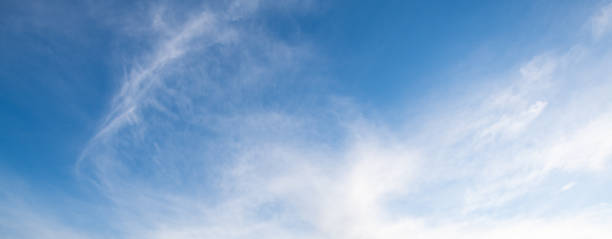 白い雲と青い空 - cirrus cloud cloudscape stratus ストックフォトと画像