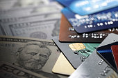 kreditkarten-auf-dollar.jpg?b=1&s=170x17