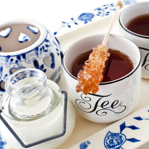 té alemán y crema con caramelo - friesland fotografías e imágenes de stock