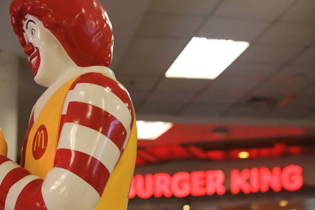 치앙마이의 맥도날드 레스토랑 - burger king 뉴스 사진 이미지