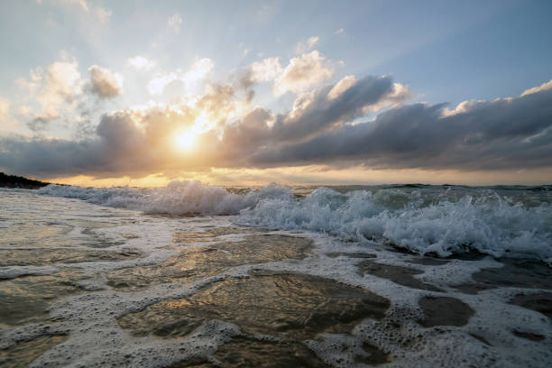 A beautiful sunset by the sea - fotografia de stock