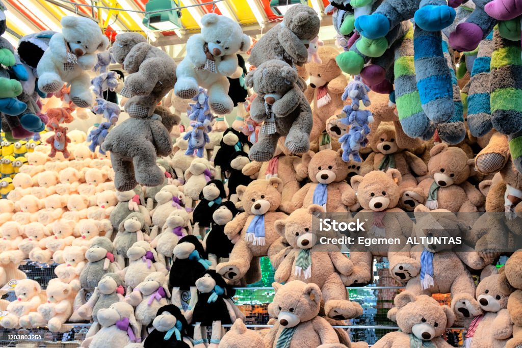 Fair Plush Animal Vendor Stock Photo - Download Image Now - Toy Store, Store,  Teddy Bear - iStock