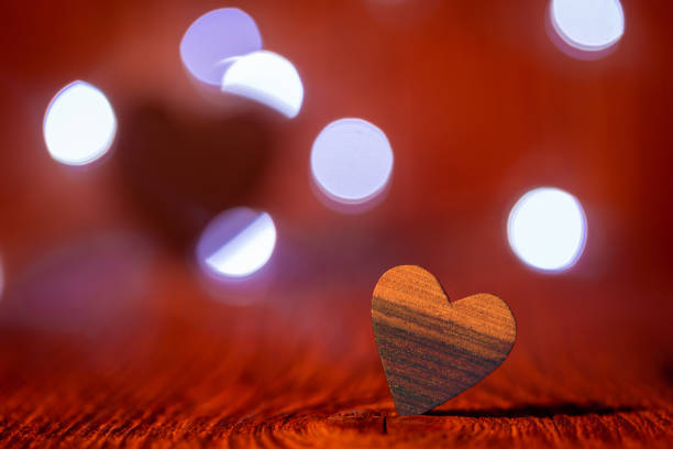 Wooden heart and blurry background - fotografia de stock