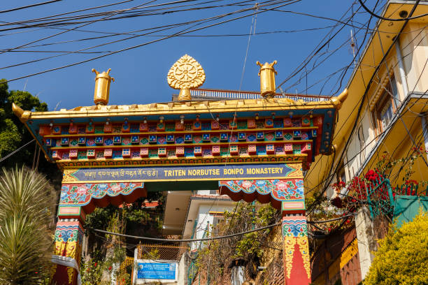 monastère de triten norbutse bonpo, katmandou, népal - bonpo photos et images de collection