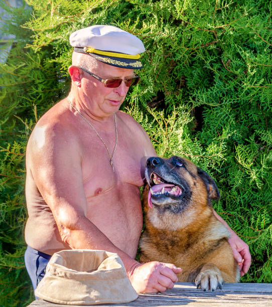 male dog a table to talk - dog head shot imagens e fotografias de stock