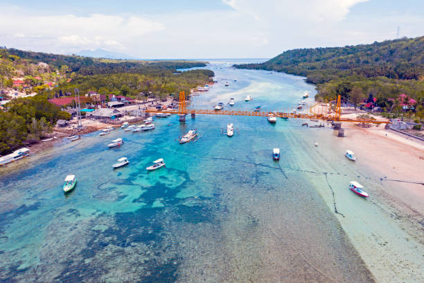 aerial from the yellow bridge at nusa lembongan bali indonesia - nusa lembongan bali island beach imagens e fotografias de stock