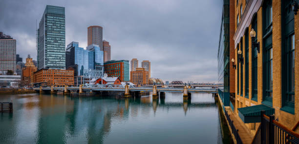 사우스 보스턴에서 보스턴 다운타운 의 전망 - boston urban scene skyline sunset 뉴스 사진 이미지