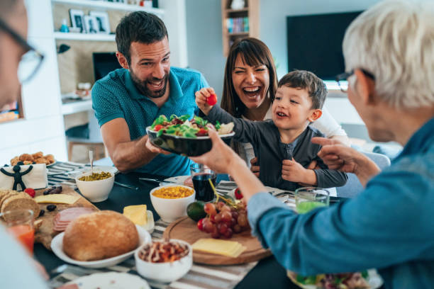 brunch sano per famiglie - family grape foto e immagini stock