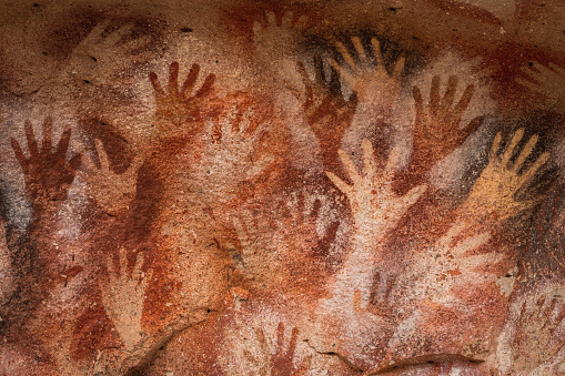 Pinturas a mano en la Cueva de las Manos en la Provincia de Santa Cruz, Patagonia, Argentina, Sudamérica photo