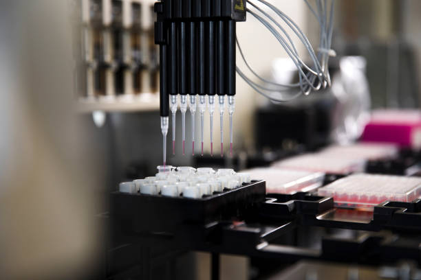 equipamento de laboratório genômico - laboratory research dna molecular structure - fotografias e filmes do acervo