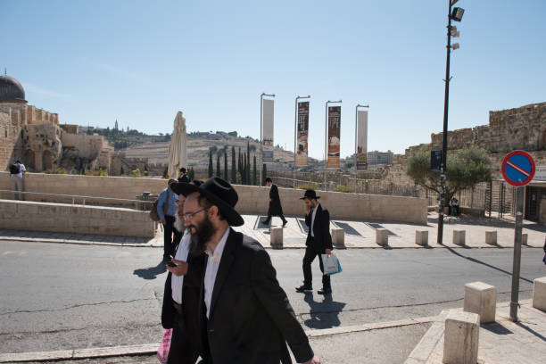 ultraorthodoxe haredi-juden in jerusalem, israel - ultra orthodox judaism stock-fotos und bilder