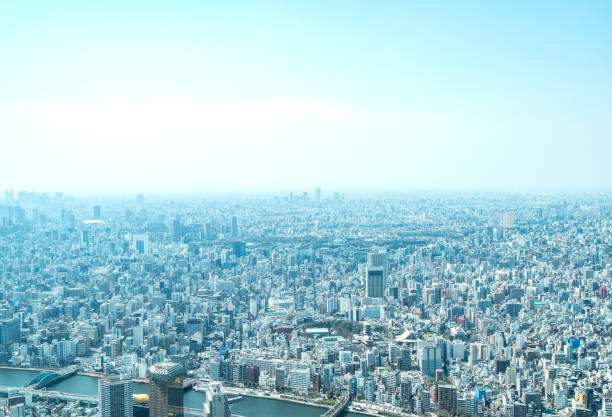 tokio, japan - 27.03.2019:asien-geschäftskonzept für immobilien und unternehmensbau - panorama-stadt-skyline-luftbild unter dem himmel in tokio, japan - chuo ward stock-fotos und bilder