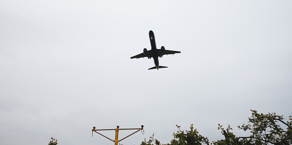 Airplane approaching to the runaway in Glasgow.