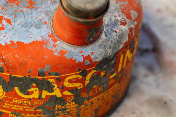 A metal container for oil for an internal combustion engine. Oil change in a passenger car. Place car workshop.
