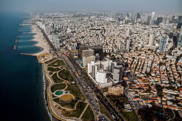 view from the shore to the modern district of tel aviv. top view of the capital of israel. clean beautiful beach in the city center of the metropolis on the background of high skyscrapers - tel aviv imagens e fotografias de stock