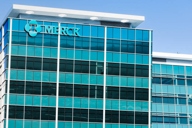 sede de merck & co. en silicon valley - intellectual property brand name branding symbol fotografías e imágenes de stock