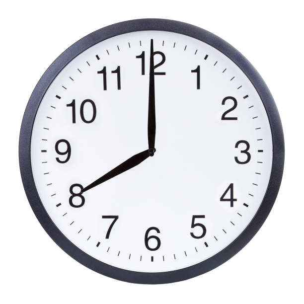 reloj de oficina redonda que muestra las ocho en punto aislado sobre fondo blanco - 8 oclock fotografías e imágenes de stock