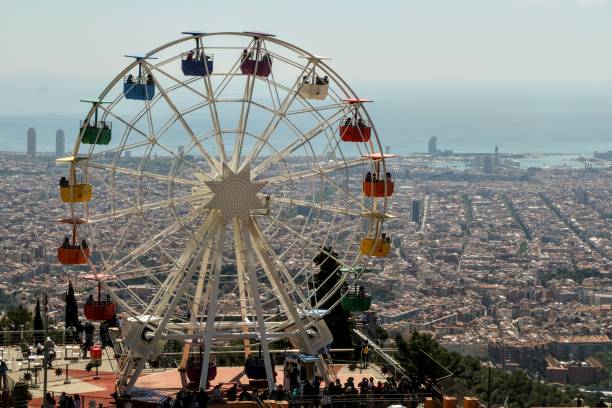 a roda gigante do monte tibidabo - mount tibidabo - fotografias e filmes do acervo