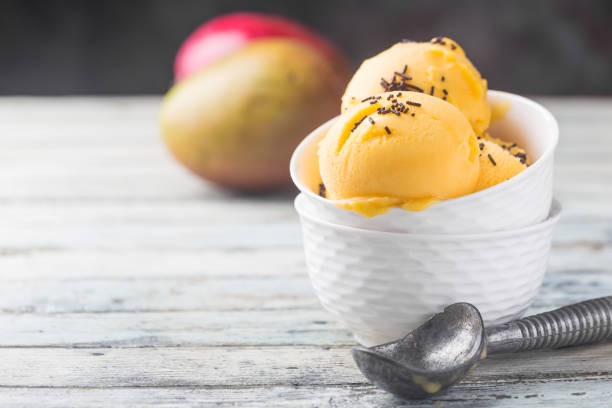 gelato al mango fatto in casa - cheese portion nobody two objects foto e immagini stock