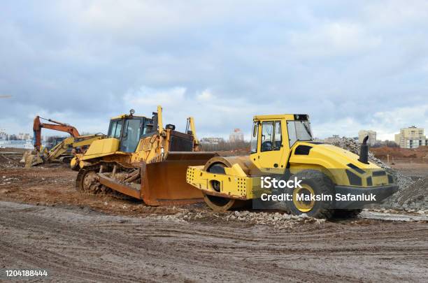 Compactor Jalan Soil Compactor Dan Buldoser Di Lokasi Konstruksi Getaran Roller Jalan ...