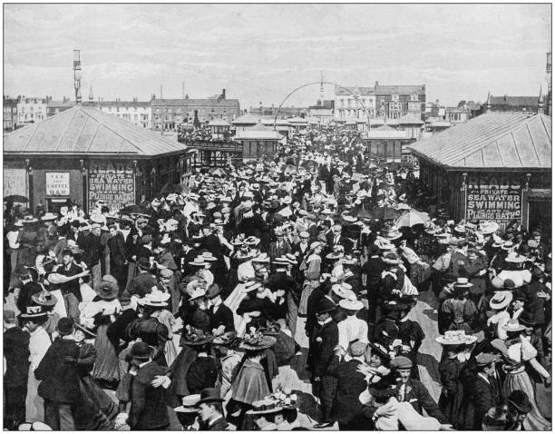 ilustrações, clipart, desenhos animados e ícones de foto antiga do império britânico: dançando no píer em blackpool, lancashire - blackpool pier