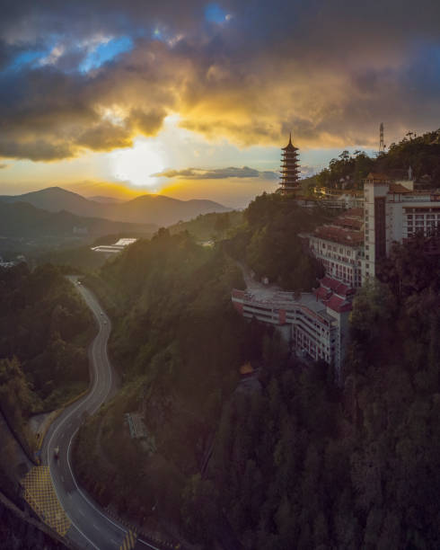 sonnenuntergang aus genting highlands - sky dramatic sky cloudscape passion stock-fotos und bilder