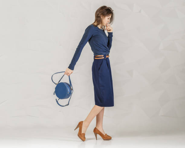 stylish fashionable woman with blue round bag - circular skirt fotos imagens e fotografias de stock