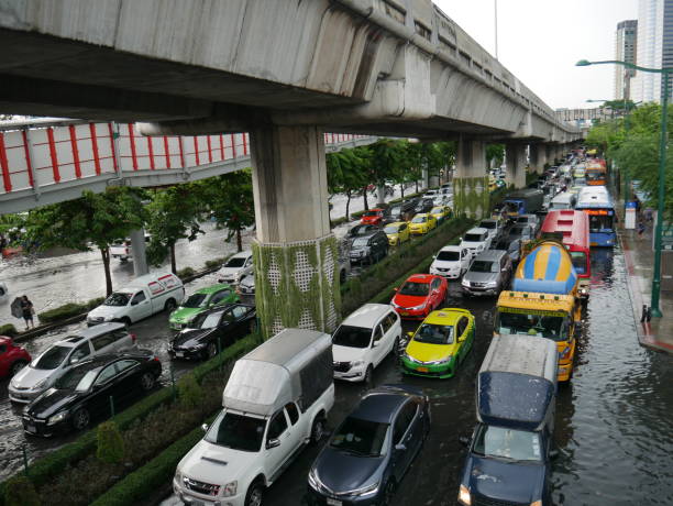 engarrafamento após a enchente - traffic jam flash - fotografias e filmes do acervo