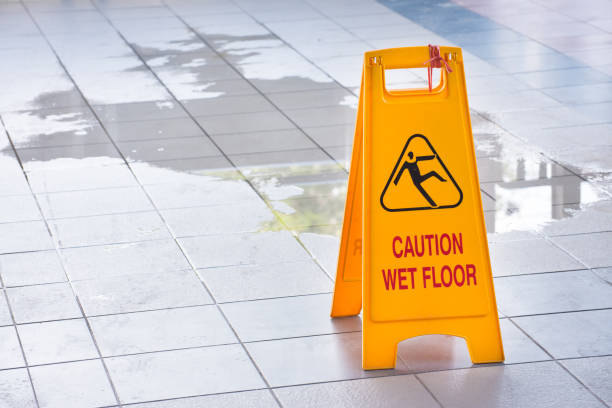 yellow caution wet floor sign - floor wet slippery danger imagens e fotografias de stock