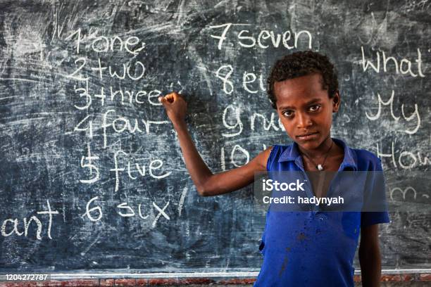 Anak Kecil Afrika Belajar Bahasa Inggris Foto Stok - Unduh Gambar Sekarang - Anak - Umur manusia, Ethiopia, Orang - Manusia