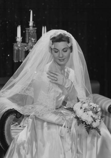 frau sitzt in hochzeit kleid - 1957 stock-fotos und bilder