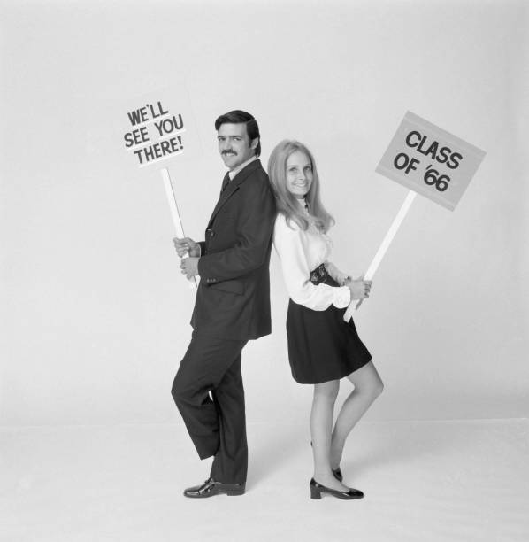 Man and woman standing back to back holding placards, smiling, portrait  1971 stock pictures, royalty-free photos & images